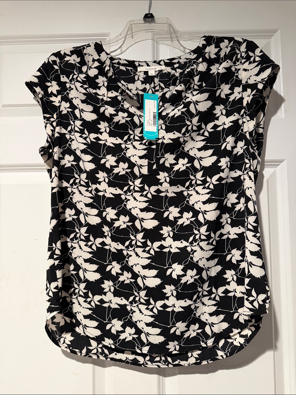 fun 2 fun Black and White Floral Cap-Sleeve Top